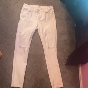 White knee ripped skinny jeans